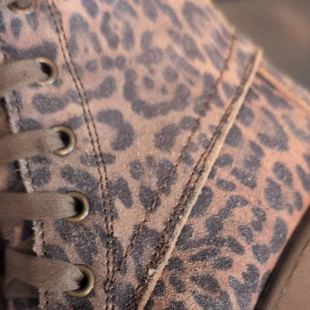 BearPaw Brown Suede Boots Rugged Sole